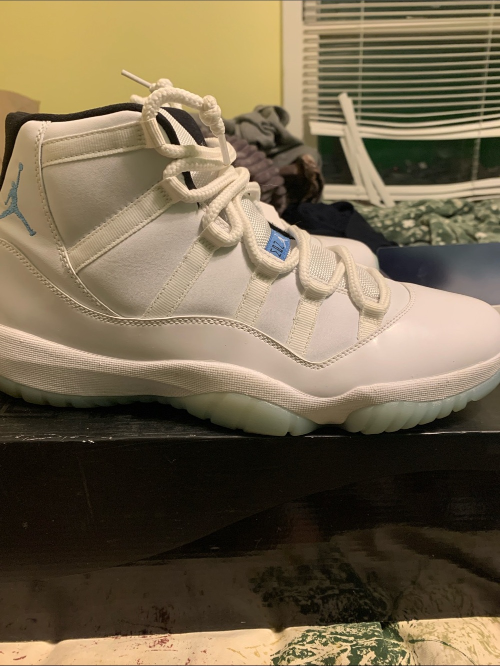 Jordan 11 men’s White High-Top Sneakers carolina blue - Picture 6 of 8